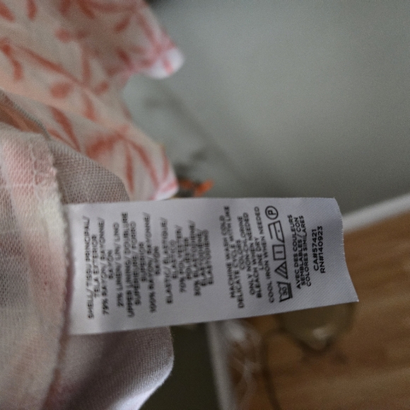 Loft Top sz Small Cream/ Peach - Picture 6 of 6